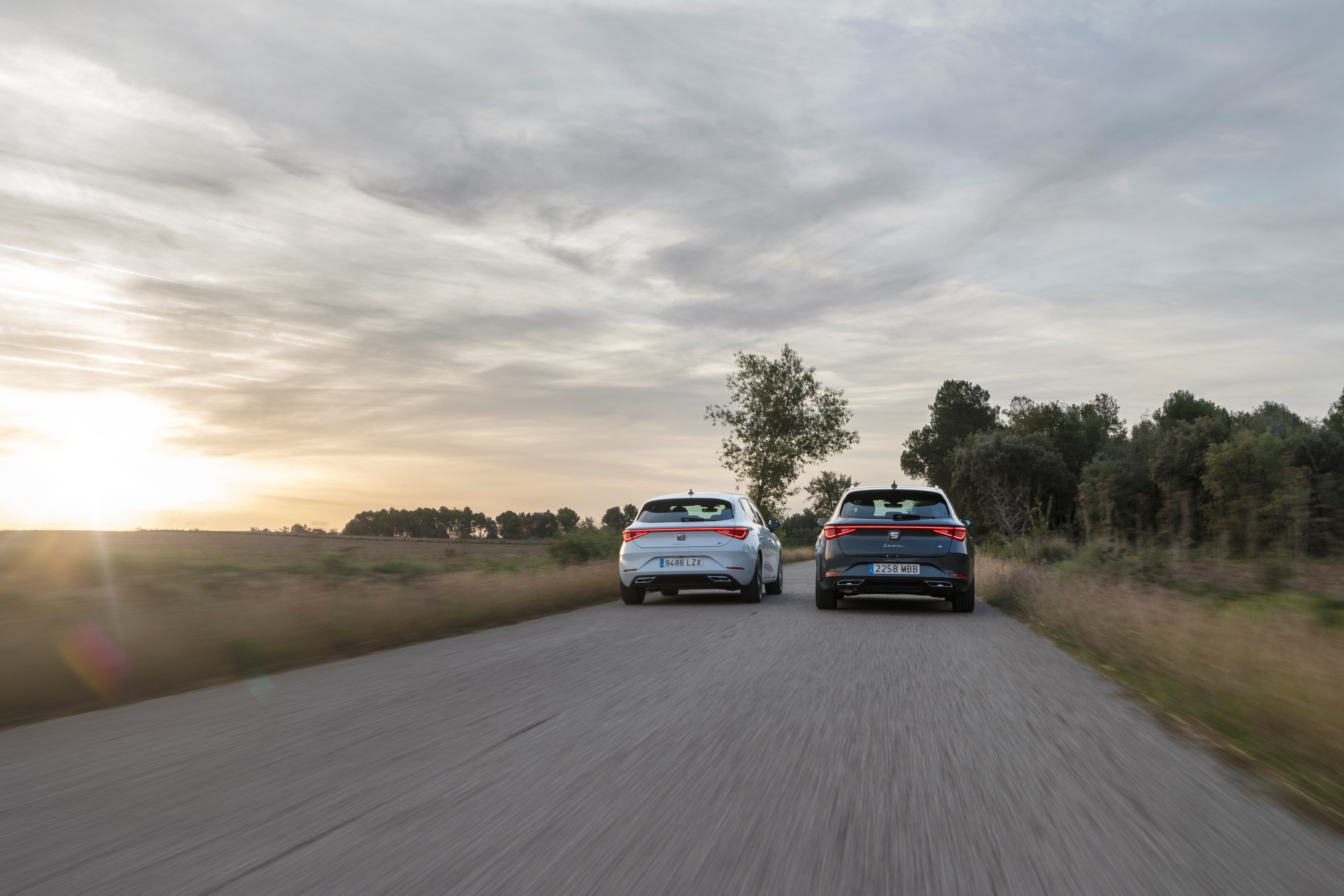 Las cuatro generaciones del SEAT León se reúnen - Periodismo del Motor